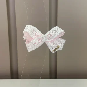 Laço Infantil em Renda e Organza com Pérolas Rosa - Roana